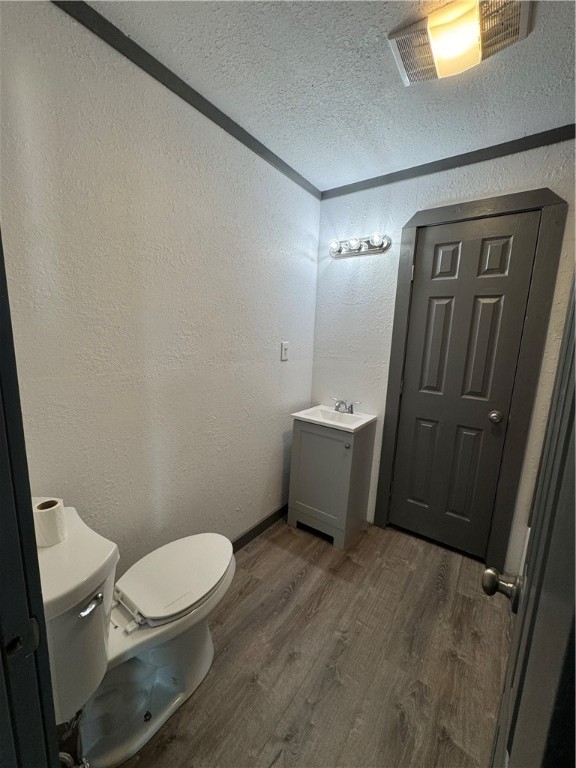 719 E Hahl St Property Photo 8