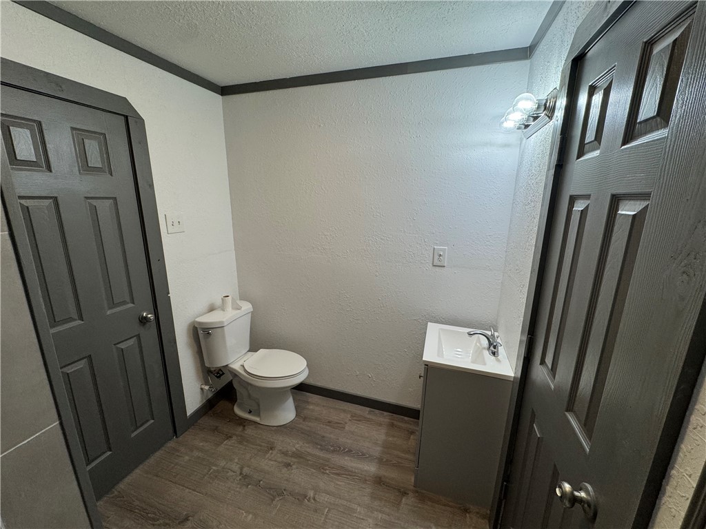 719 E Hahl St Property Photo 10