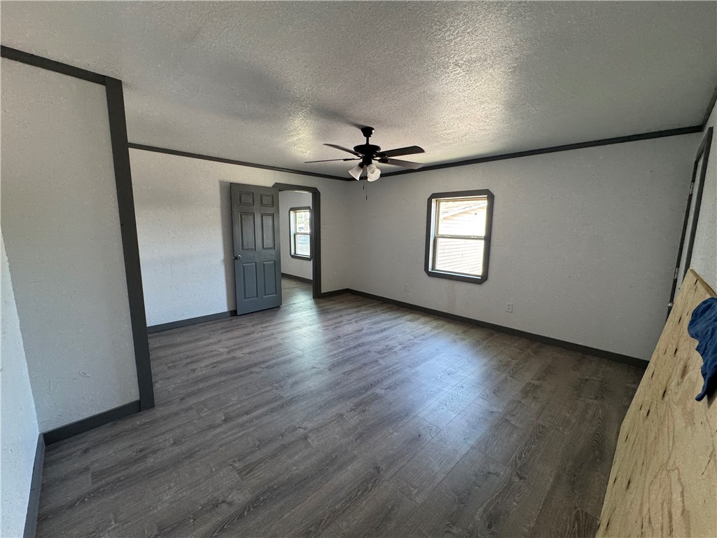 719 E Hahl St Property Photo 12