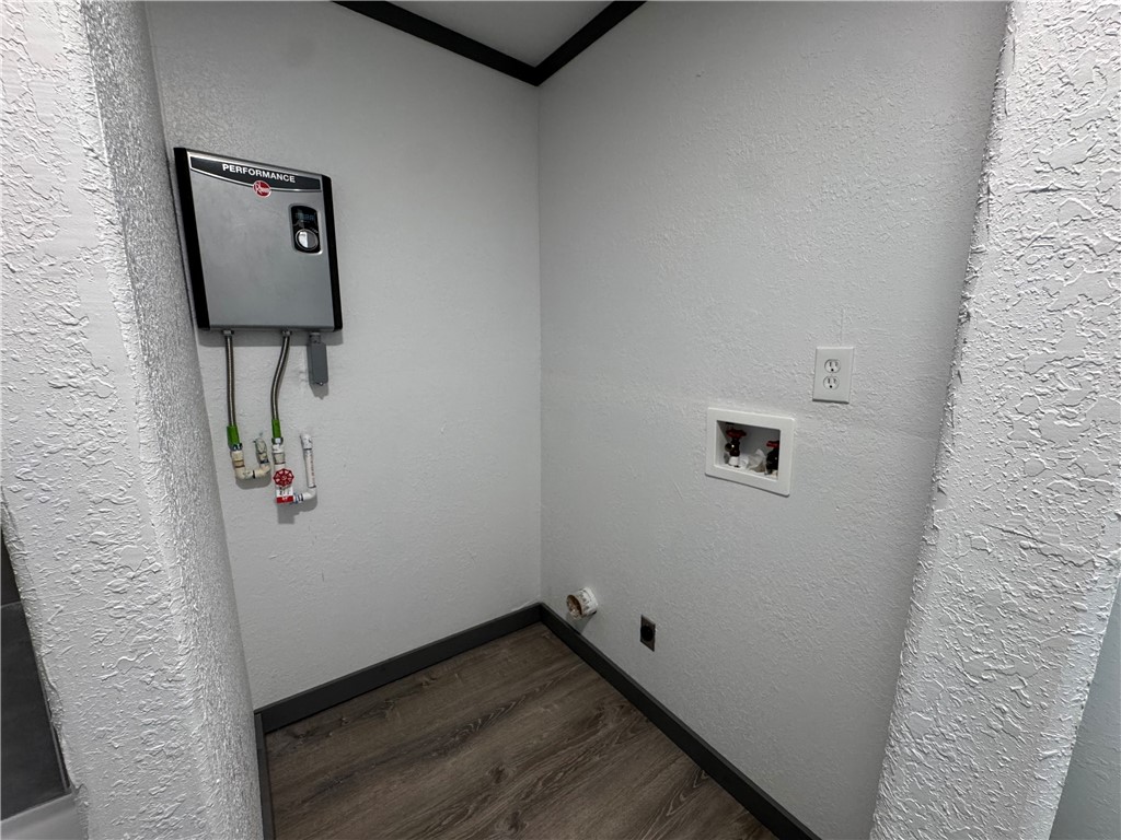 719 E Hahl St Property Photo 32