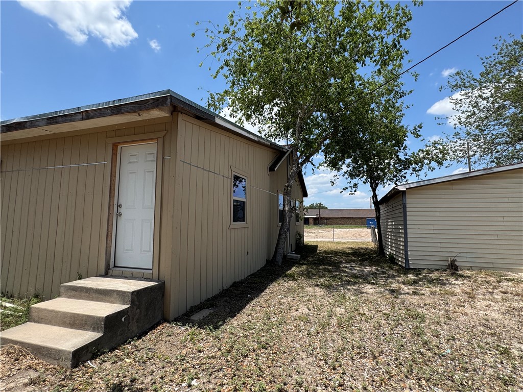 719 E Hahl St Property Photo 39