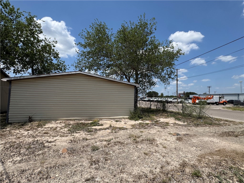 719 E Hahl St Property Photo 40