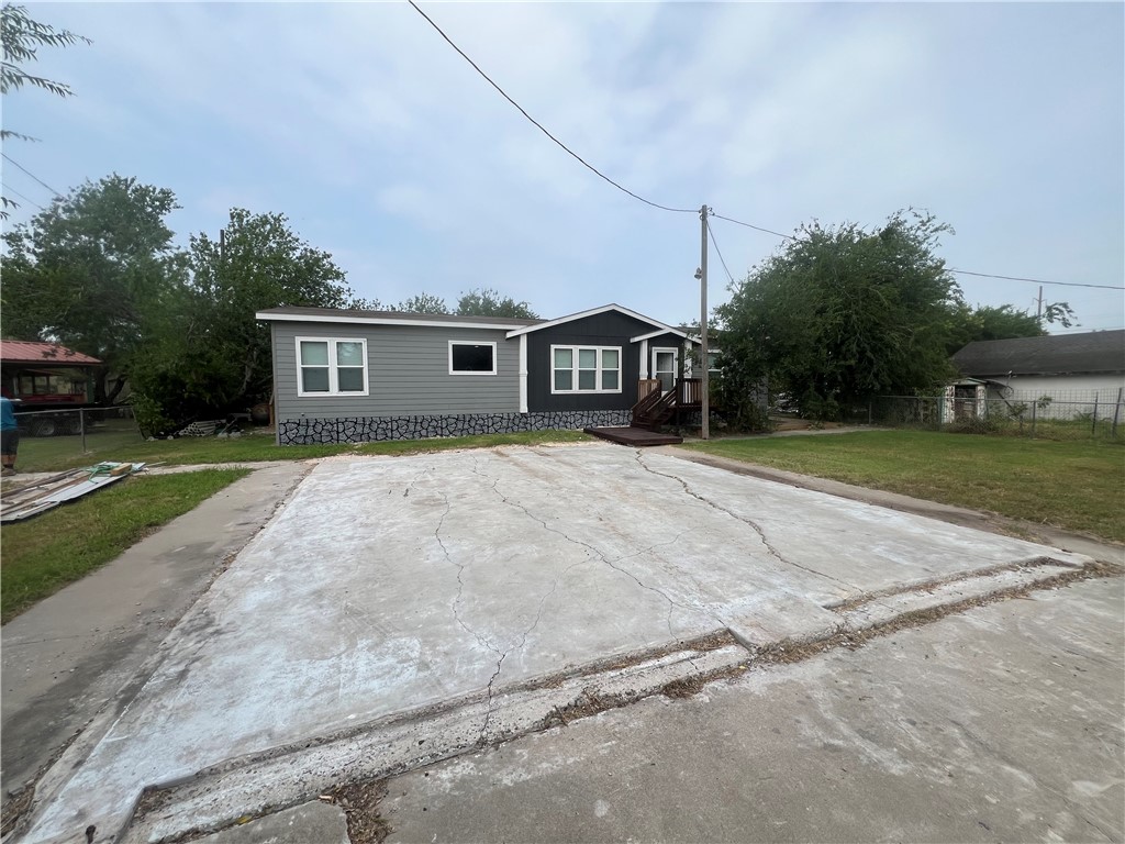 272 Orange St Property Photo 3