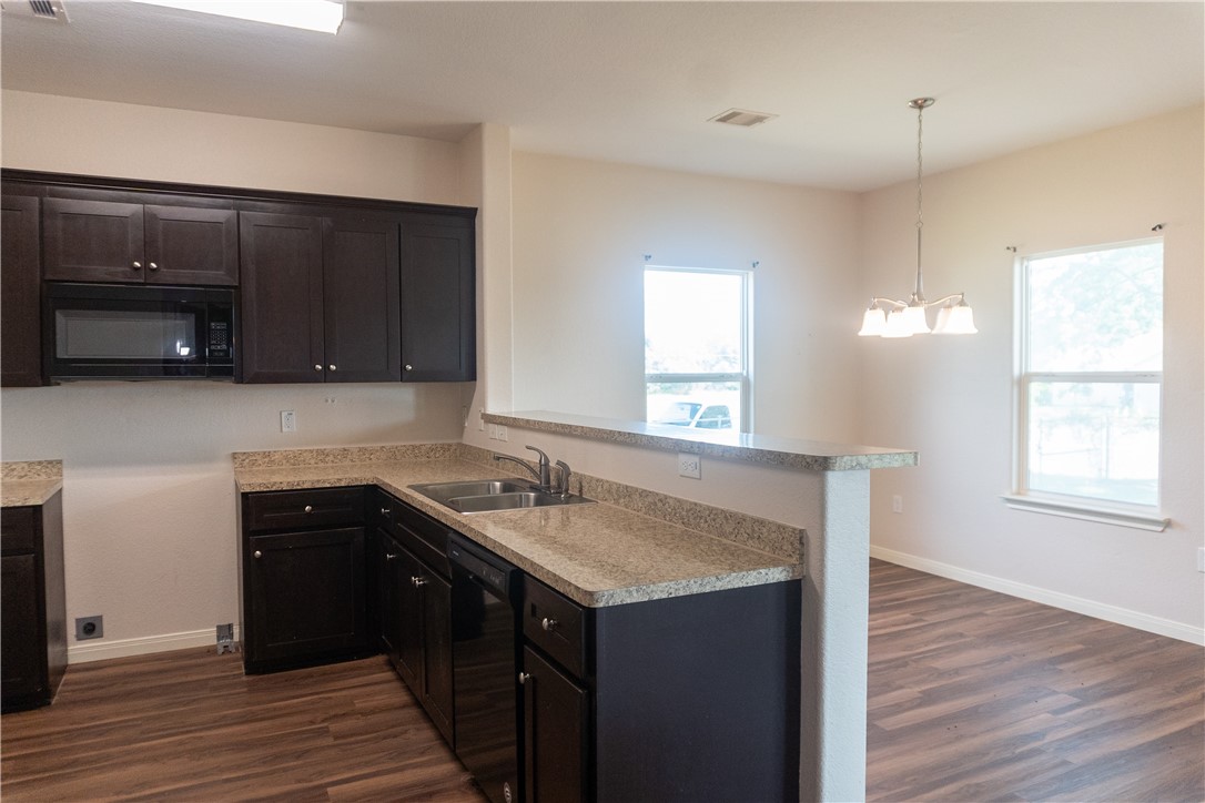 401 E Empresario Property Photo 6