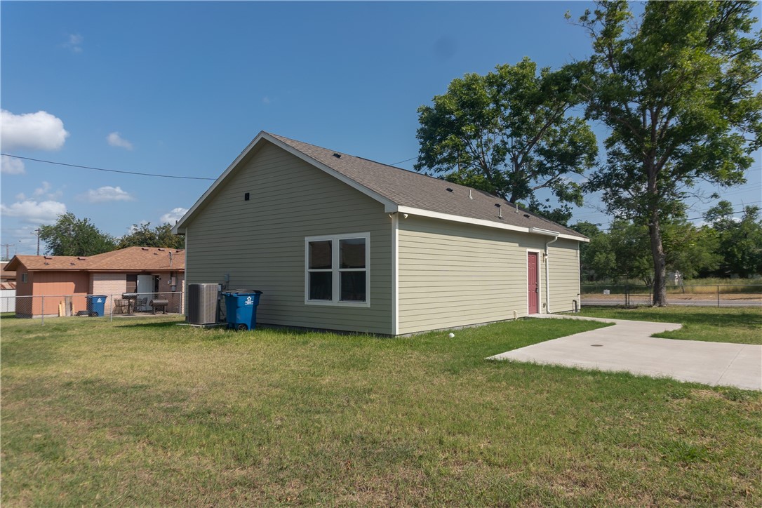401 E Empresario Property Photo 18