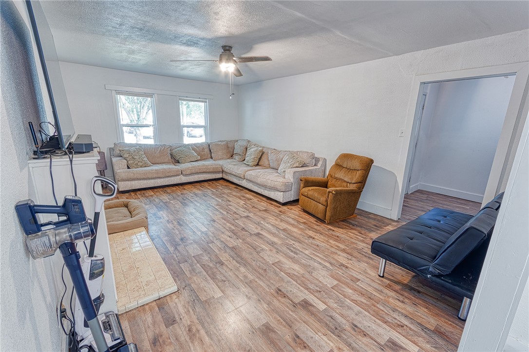 1309 Annapolis Dr Property Photo 3