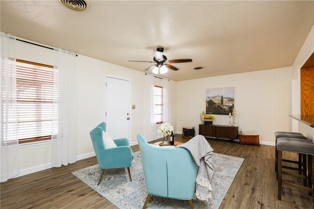 1018 Cook Property Photo 7