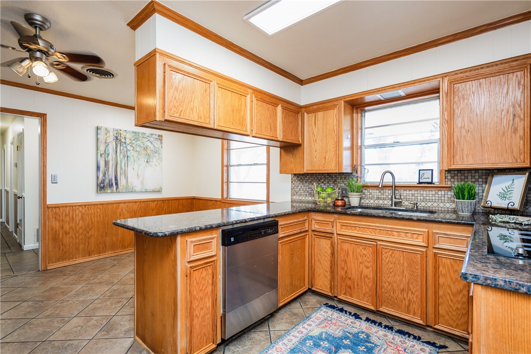 1018 Cook Property Photo 13