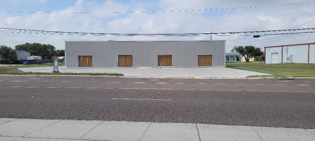 1130 W Market St Property Photo 3