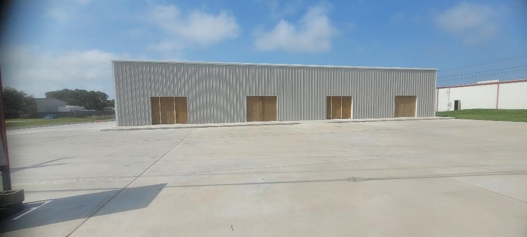 1130 W Market St Property Photo 6