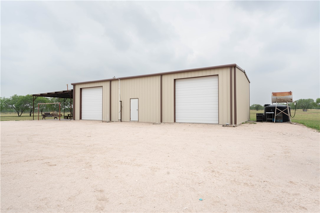 227 S Hollow Tree Property Photo 3