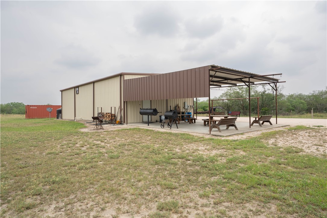 227 S Hollow Tree Property Photo 4