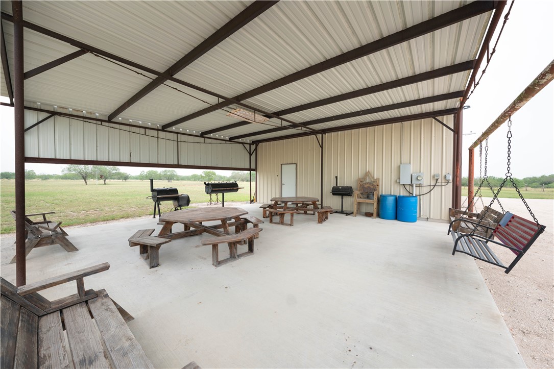 227 S Hollow Tree Property Photo 6