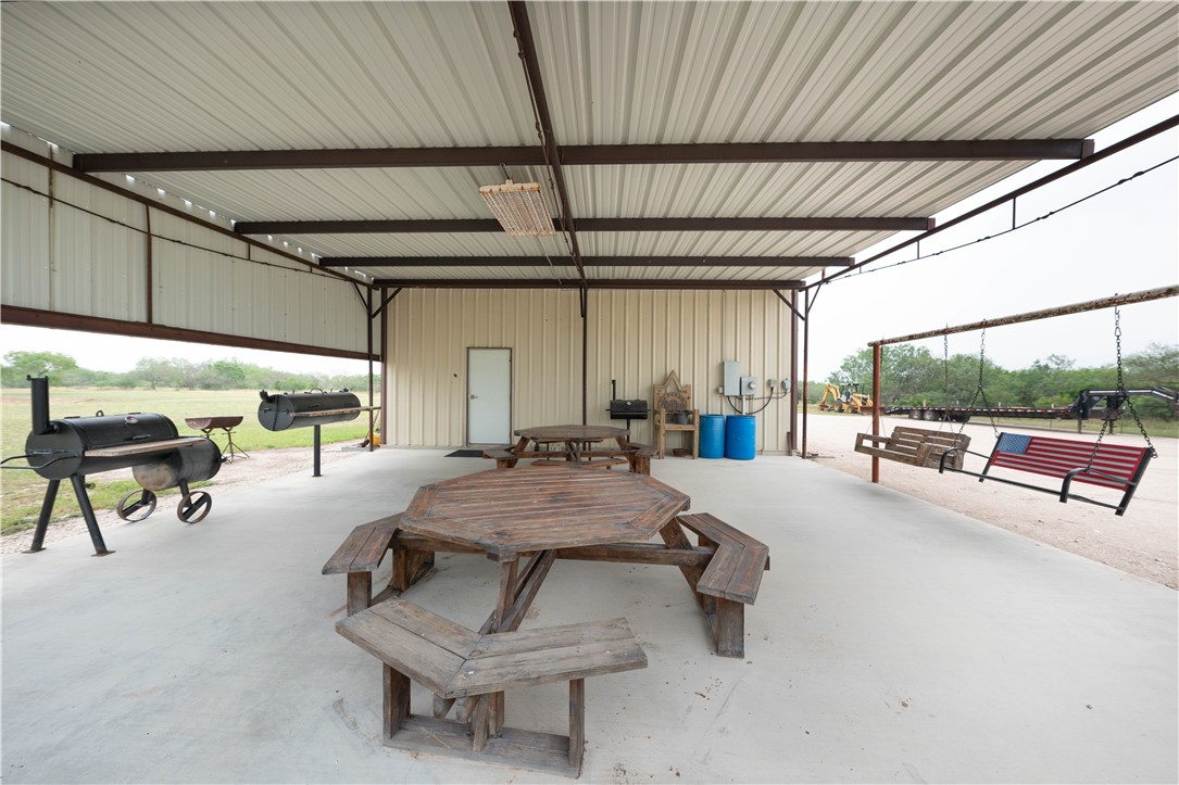 227 S Hollow Tree Property Photo 8