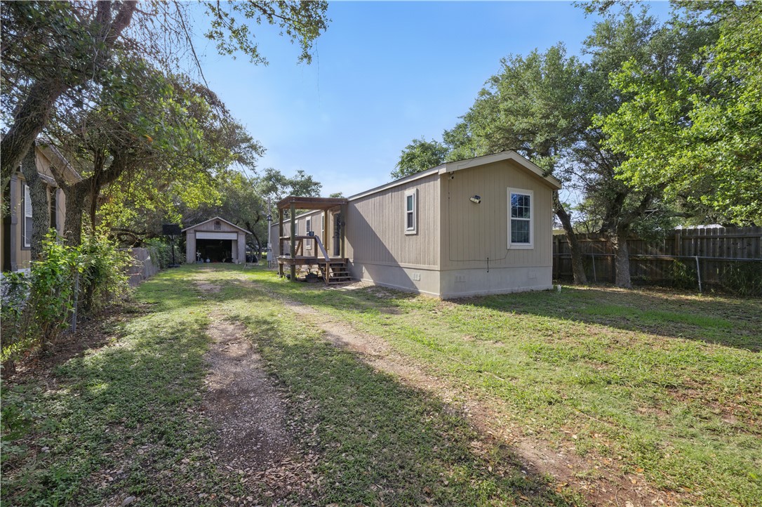 213 S Fuqua St Property Photo 3