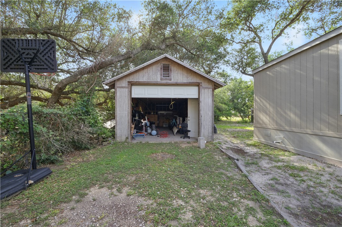 213 S Fuqua St Property Photo 15