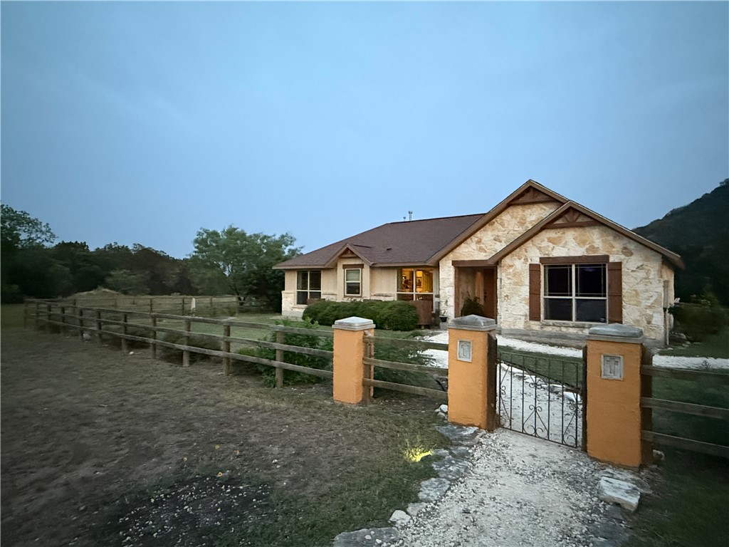 28799 N Us Highway 83 Property Photo 3
