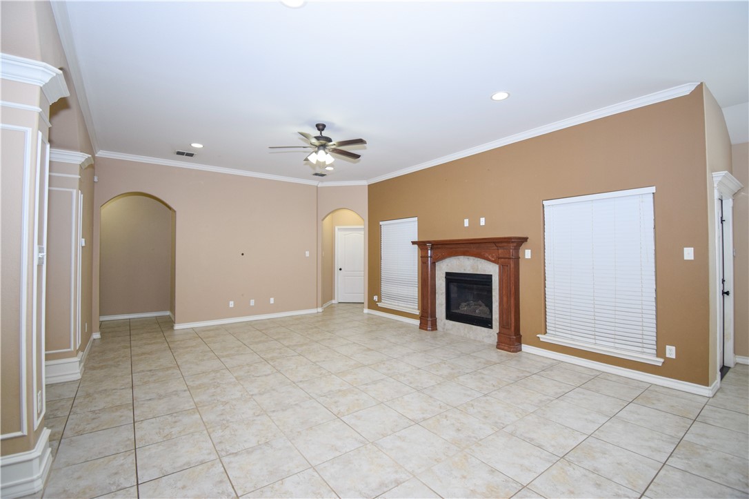 1601 Sea Oak Dr Property Photo 3