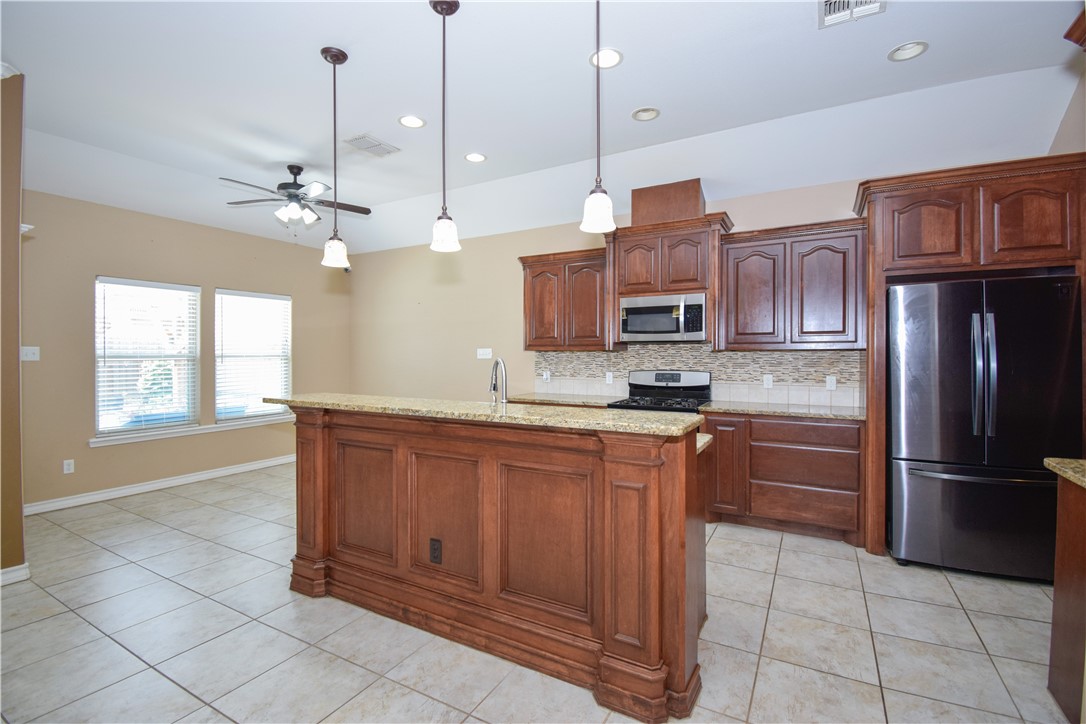 1601 Sea Oak Dr Property Photo 7