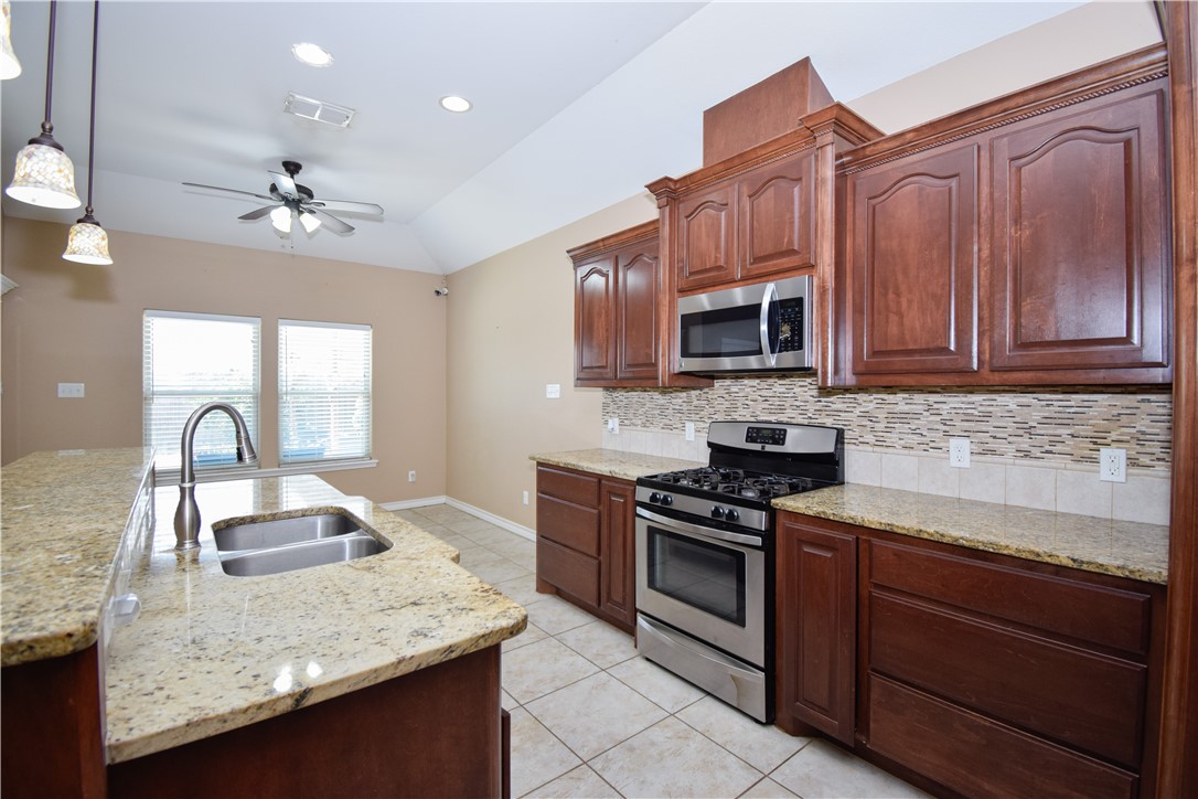 1601 Sea Oak Dr Property Photo 9