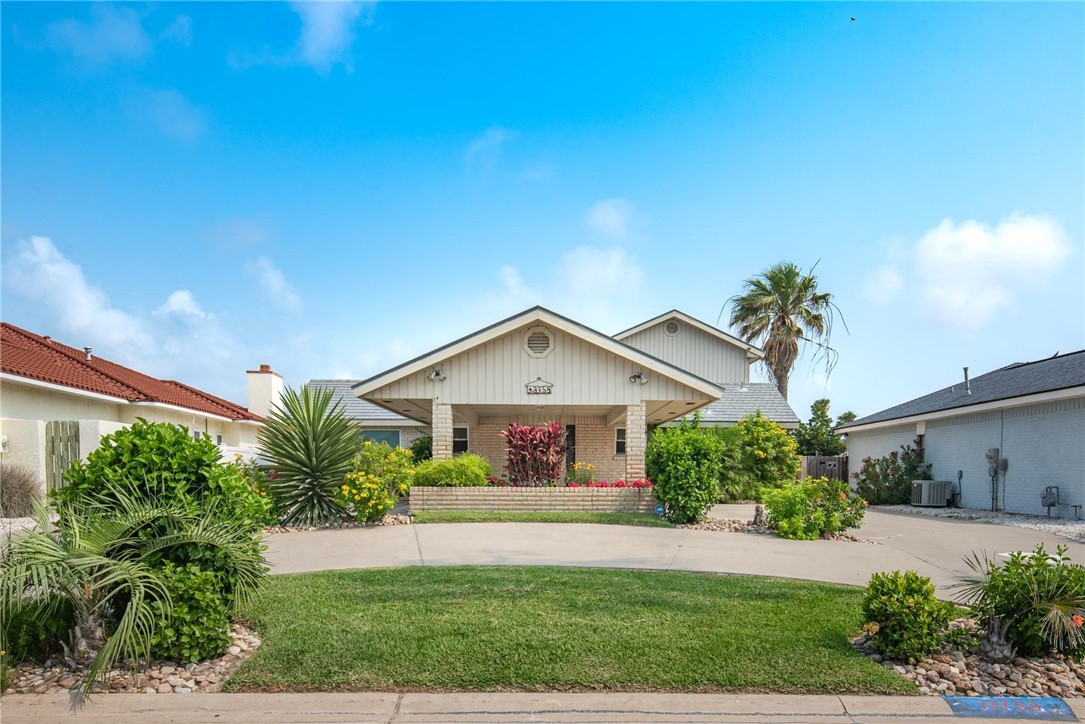 13758 Hawksnest Bay Ave Property Photo 3