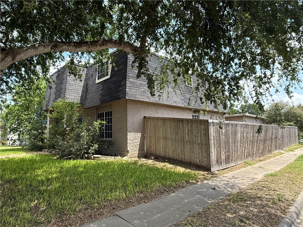 5001 Meandering Ln Property Photo 2