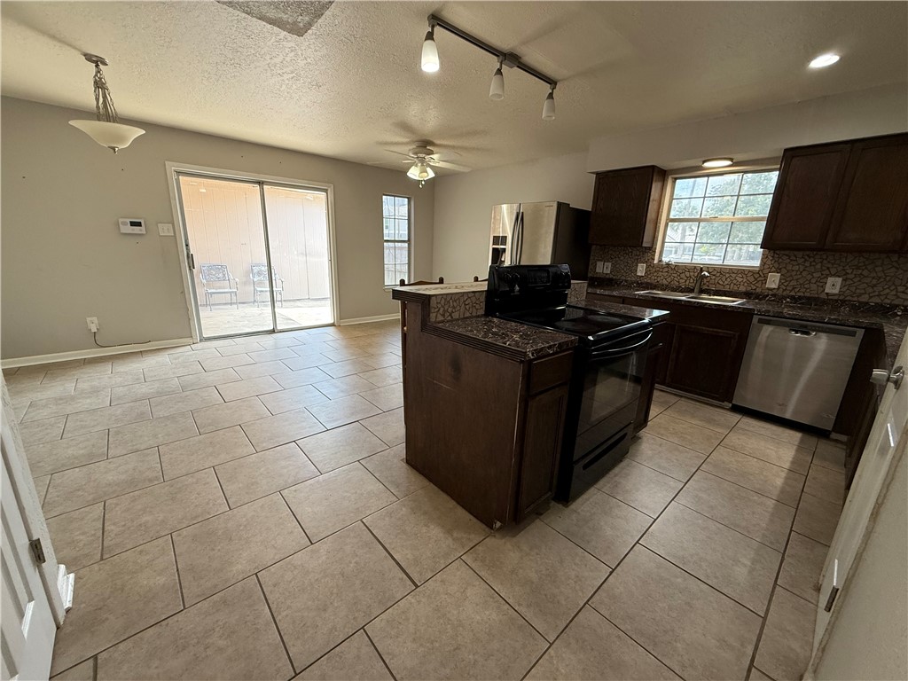 5001 Meandering Ln Property Photo 7