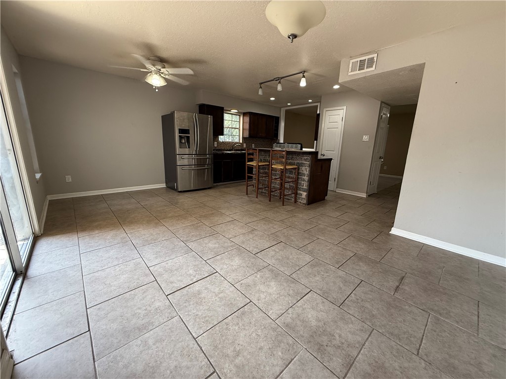 5001 Meandering Ln Property Photo 9