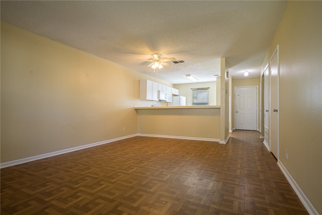 302 Saint Andrews St J-101 Property Photo 8