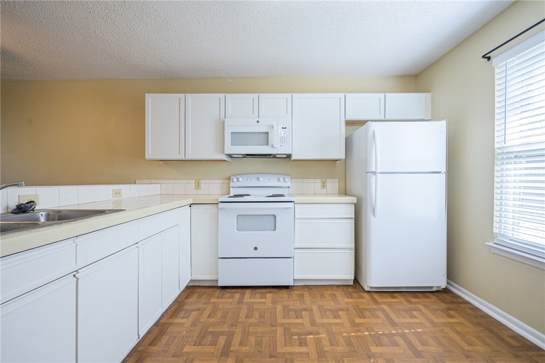 302 Saint Andrews St J-101 Property Photo 12