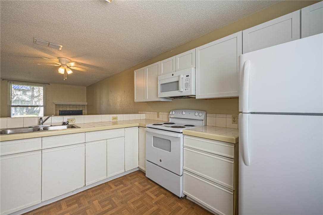302 Saint Andrews St J-101 Property Photo 13