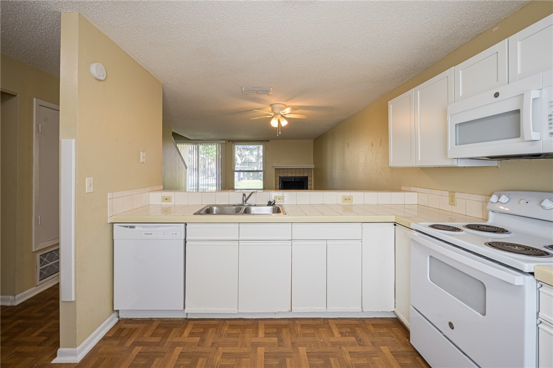 302 Saint Andrews St J-101 Property Photo 14