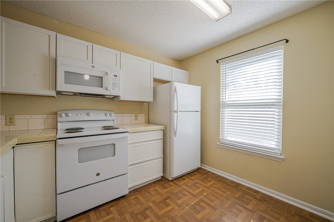 302 Saint Andrews St J-101 Property Photo 15