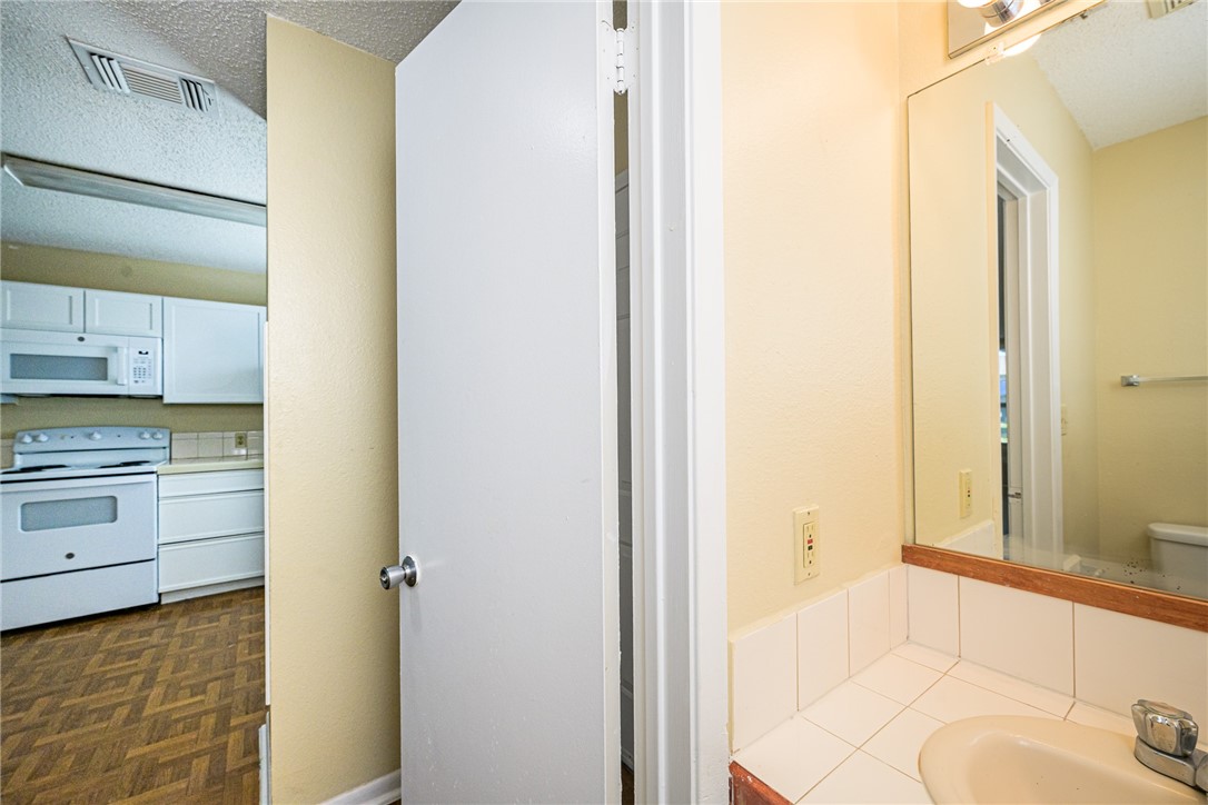 302 Saint Andrews St J-101 Property Photo 16
