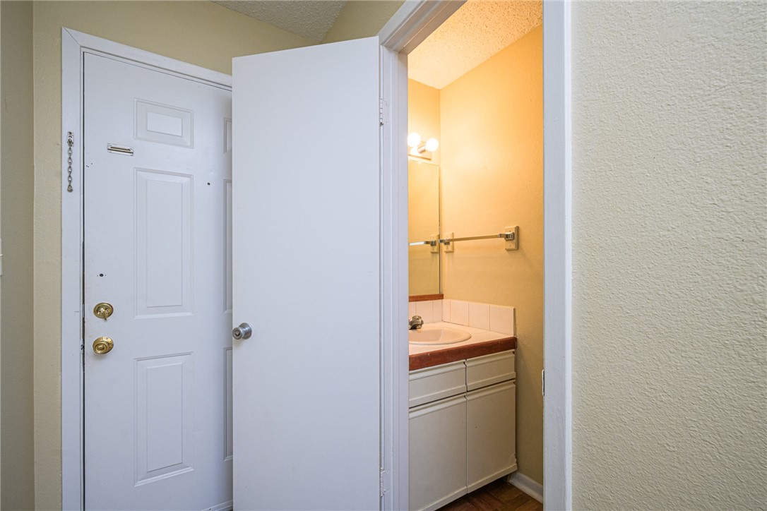 302 Saint Andrews St J-101 Property Photo 17