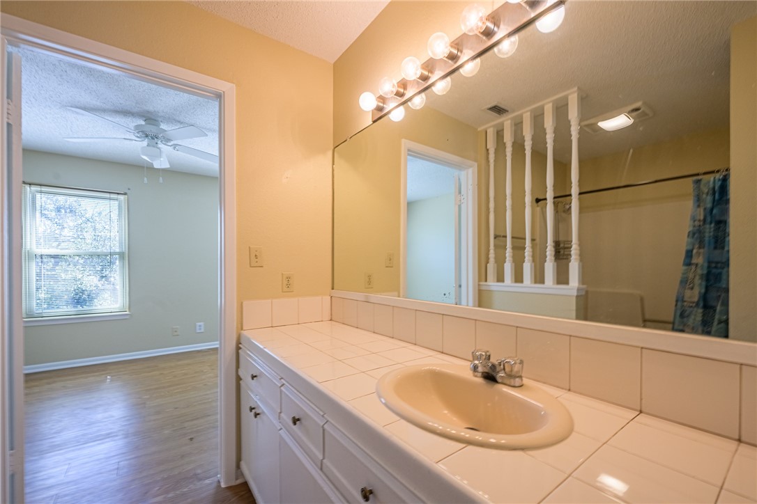 302 Saint Andrews St J-101 Property Photo 24