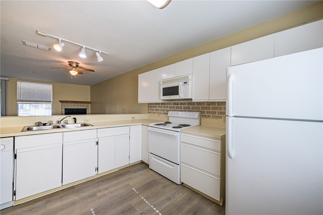 302 Saint Andrews St J-103 Property Photo 10