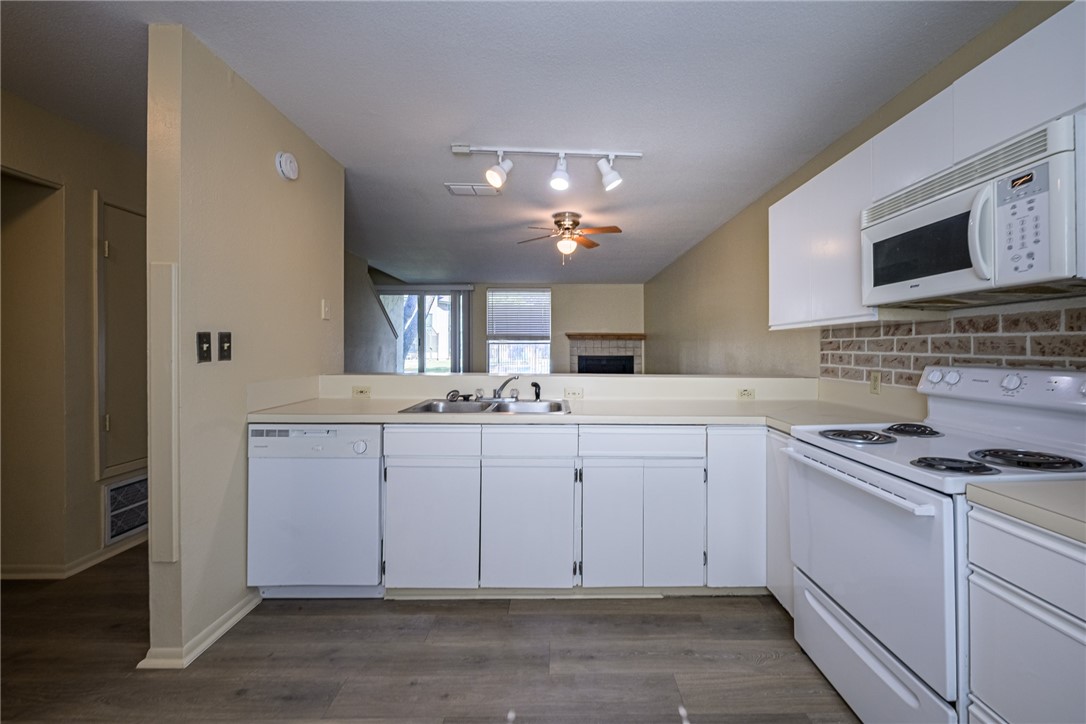 302 Saint Andrews St J-103 Property Photo 11