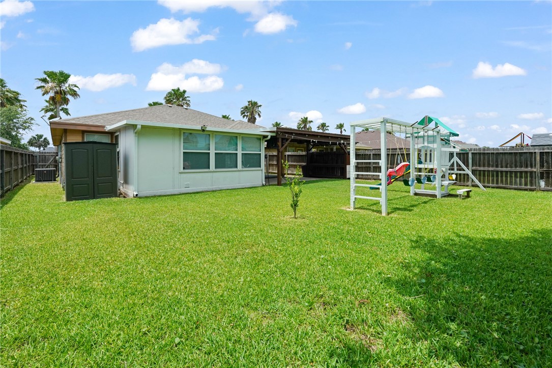 2633 Date Palm Dr Property Photo 3