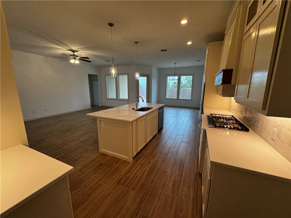 1702 Elm View Dr Property Photo 2