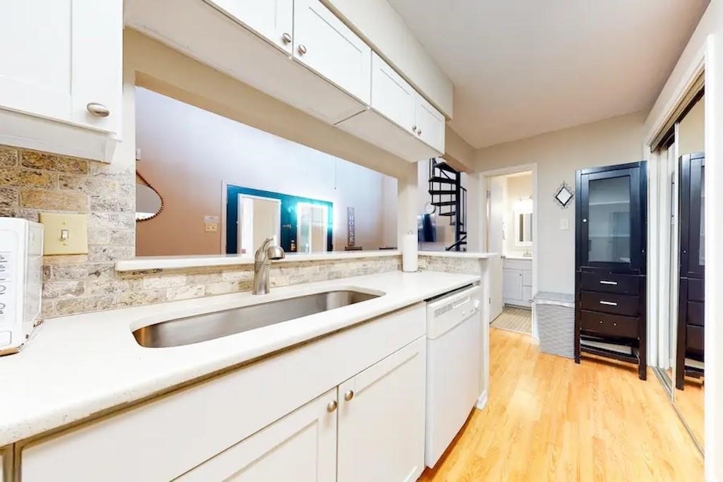 14825 Windward Dr 221 Property Photo 5