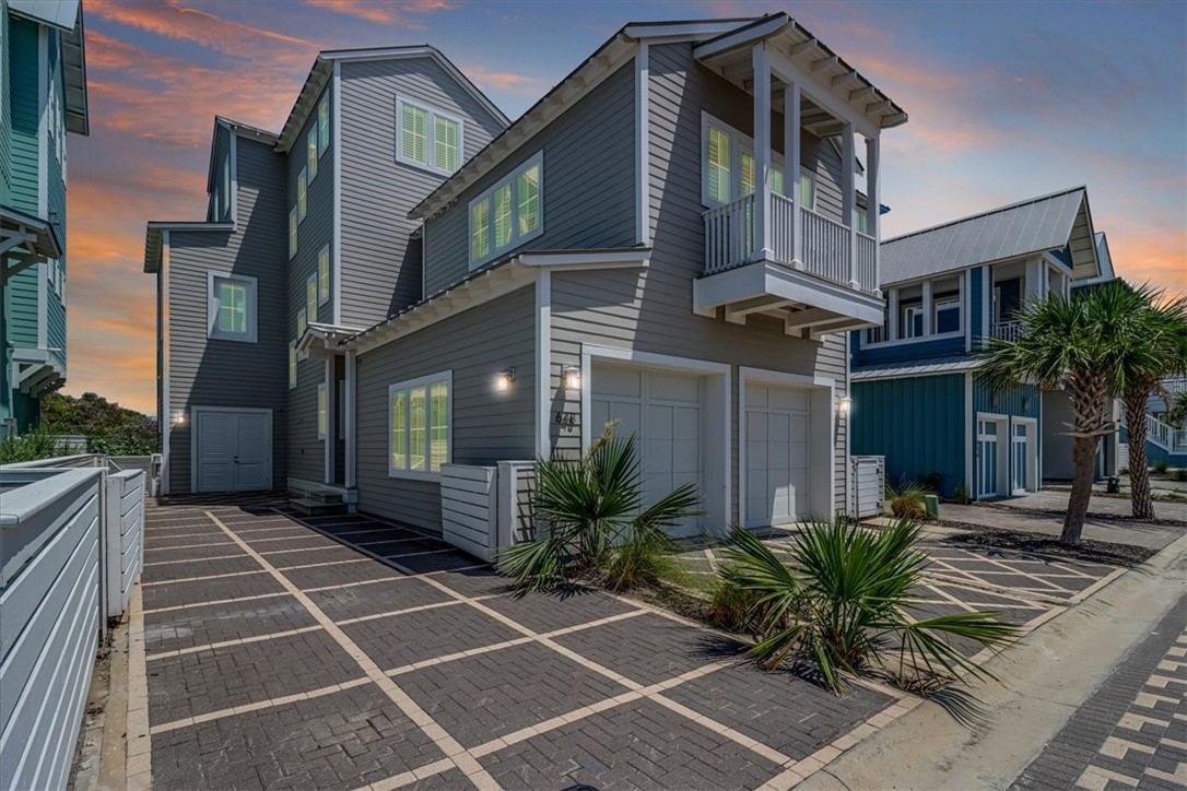 648 Kings Crown Property Photo 1