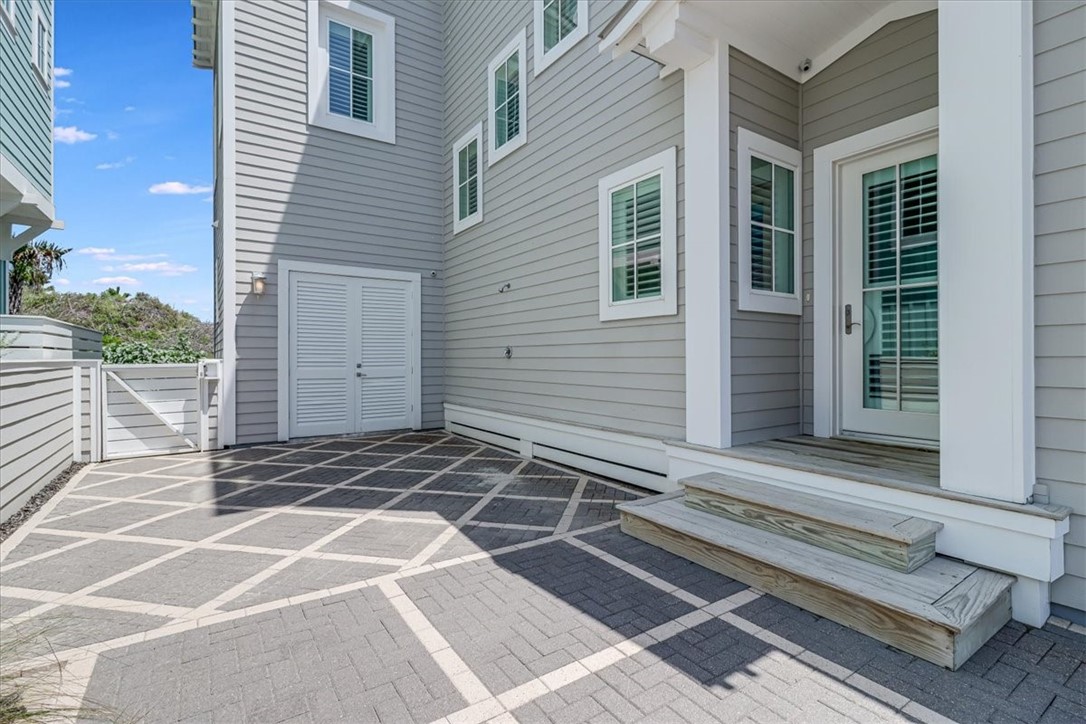 648 Kings Crown Property Photo 3