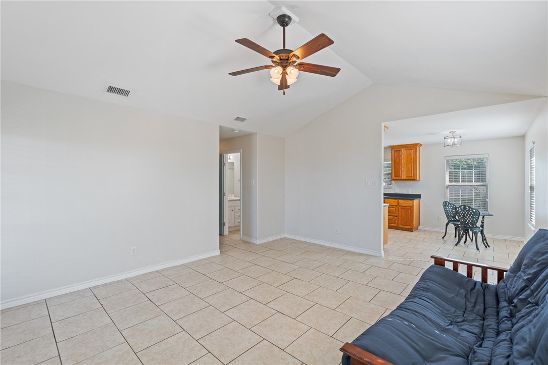 410 Knickerbocker St Property Photo 3