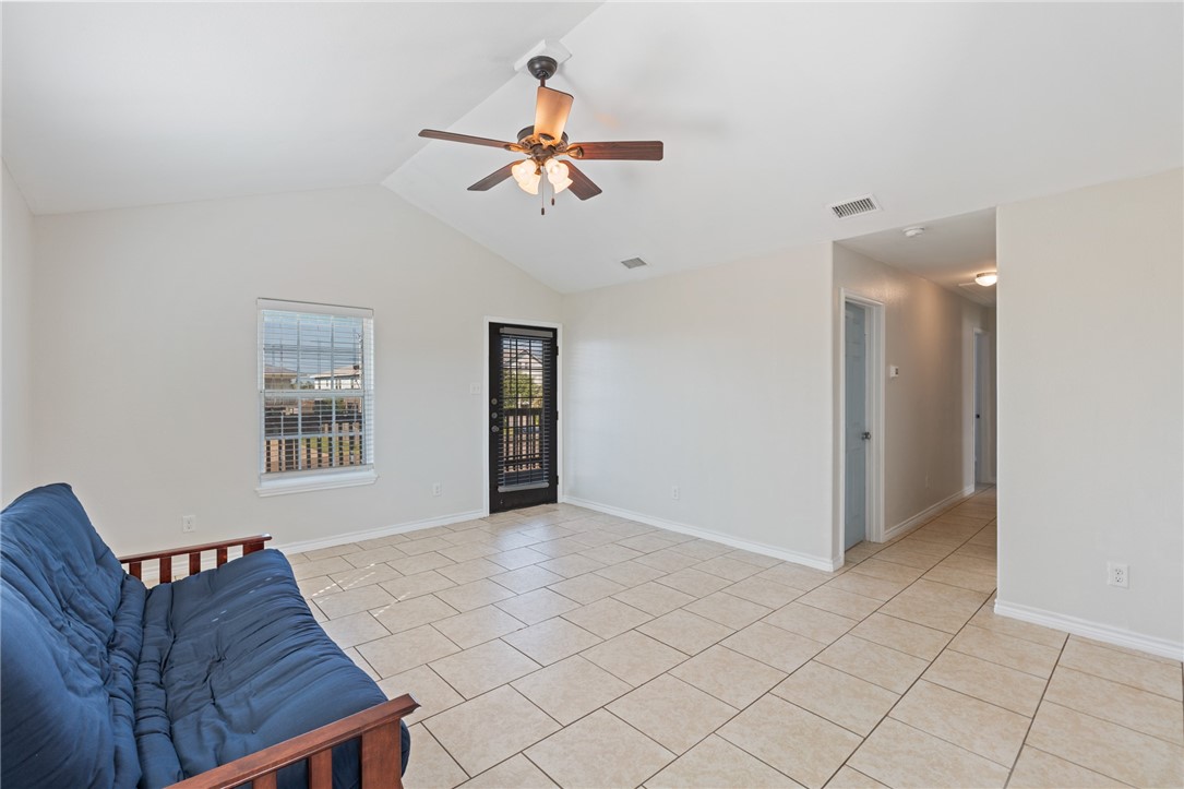 410 Knickerbocker St Property Photo 7