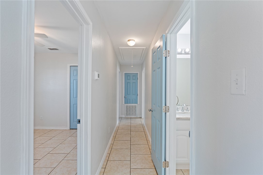 410 Knickerbocker St Property Photo 11
