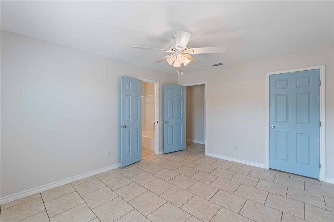 410 Knickerbocker St Property Photo 16