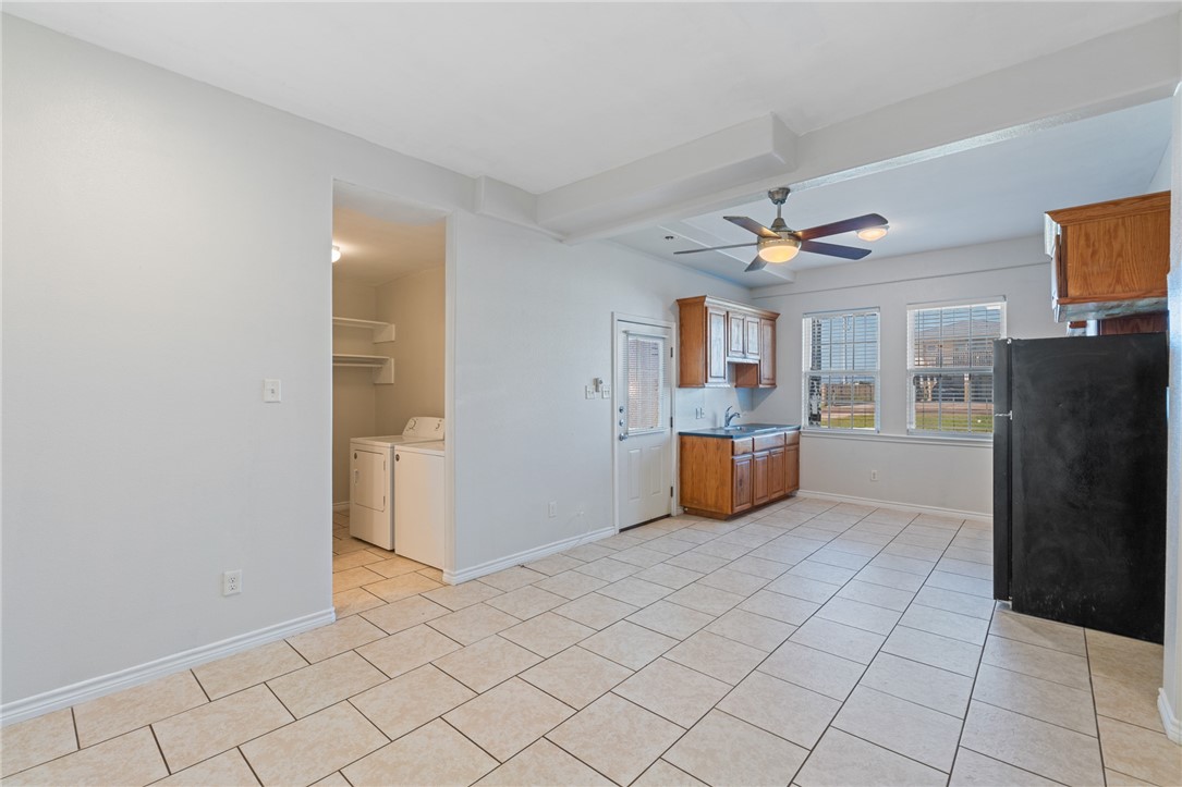 410 Knickerbocker St Property Photo 23
