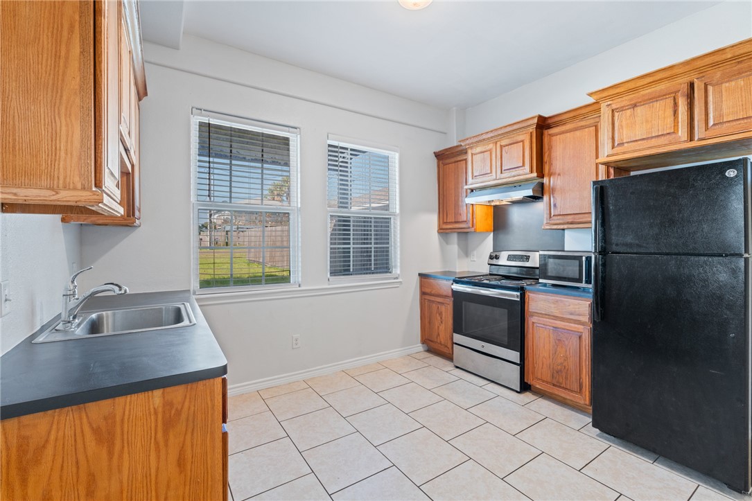 410 Knickerbocker St Property Photo 25
