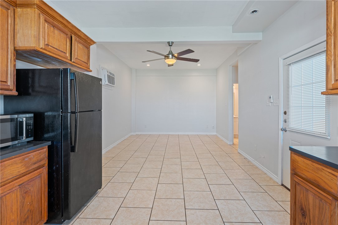 410 Knickerbocker St Property Photo 26